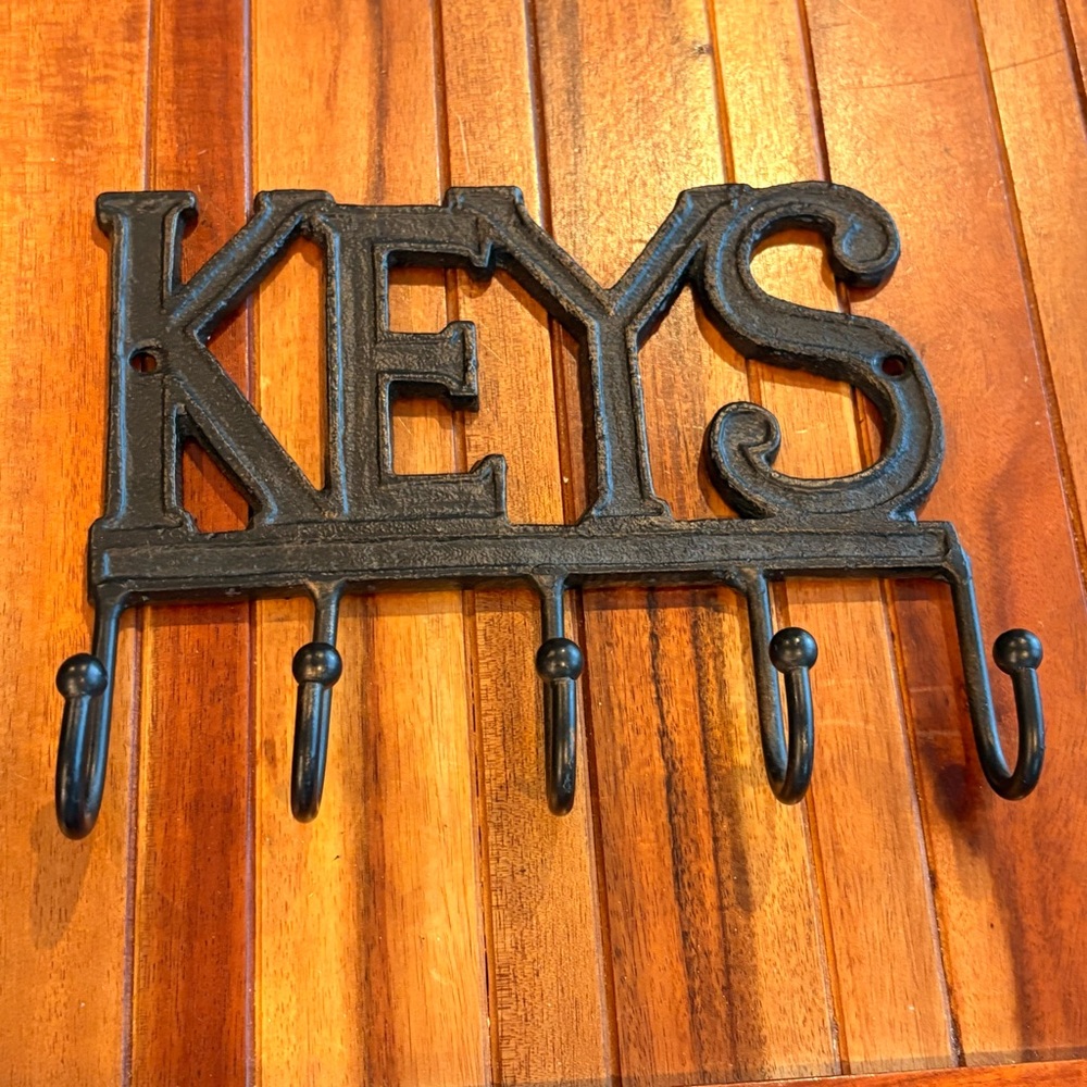 Vintage Cast Iron Wall Mount Key Holder with 5 Metal Hooks "KEYS"